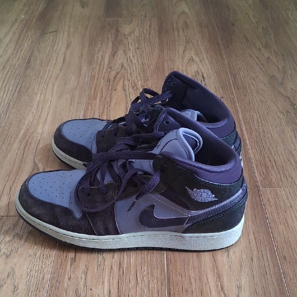 Jordan High-Top Sneakers in Violet and Dark Purple - Picture 2 of 5